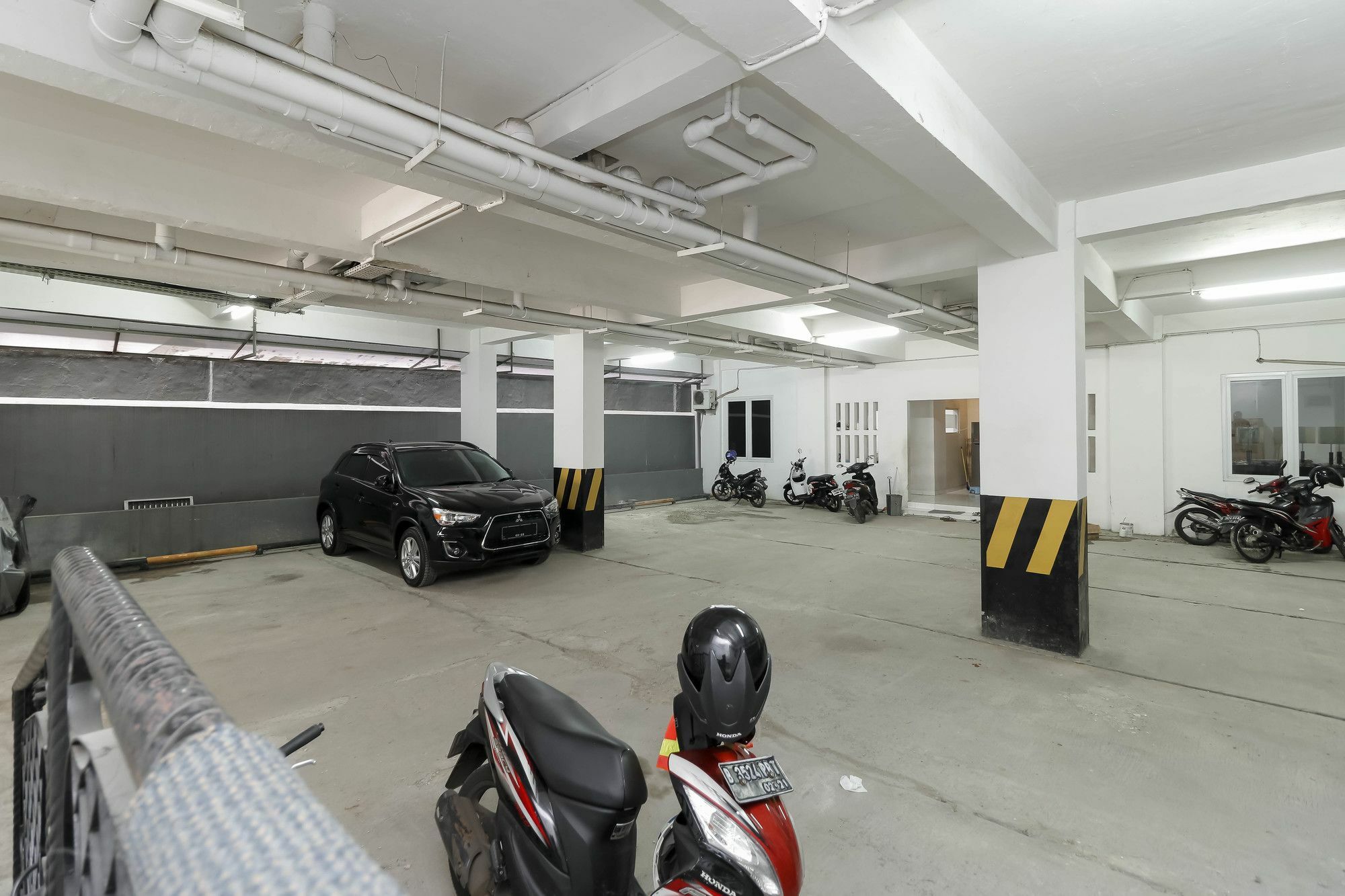 Reddoorz Plus @ Setiabudi Barat Jakarta Ngoại thất bức ảnh