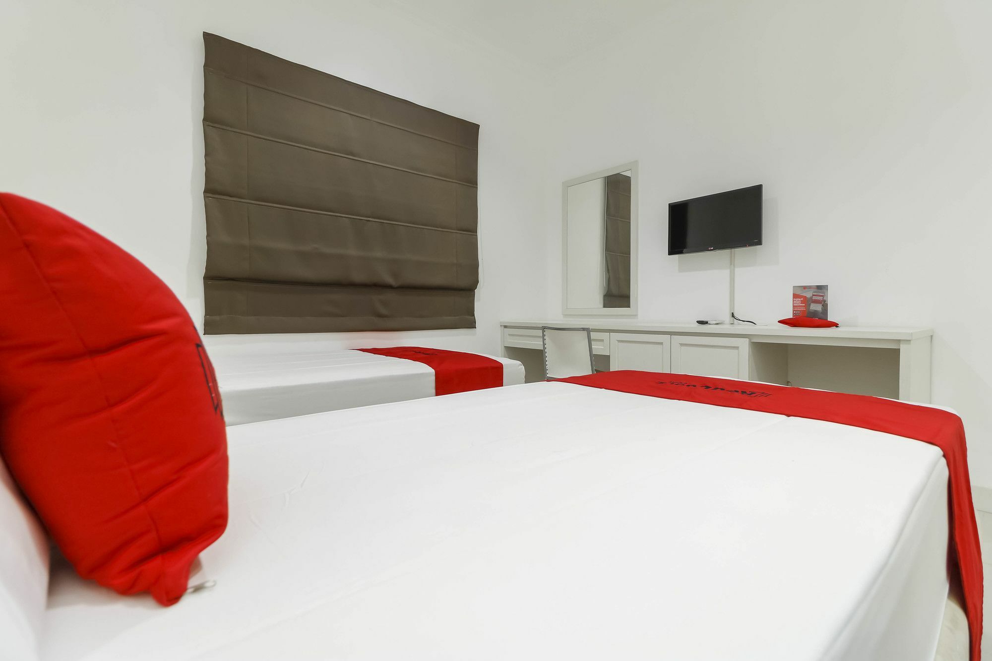 Reddoorz Plus @ Setiabudi Barat Jakarta Ngoại thất bức ảnh
