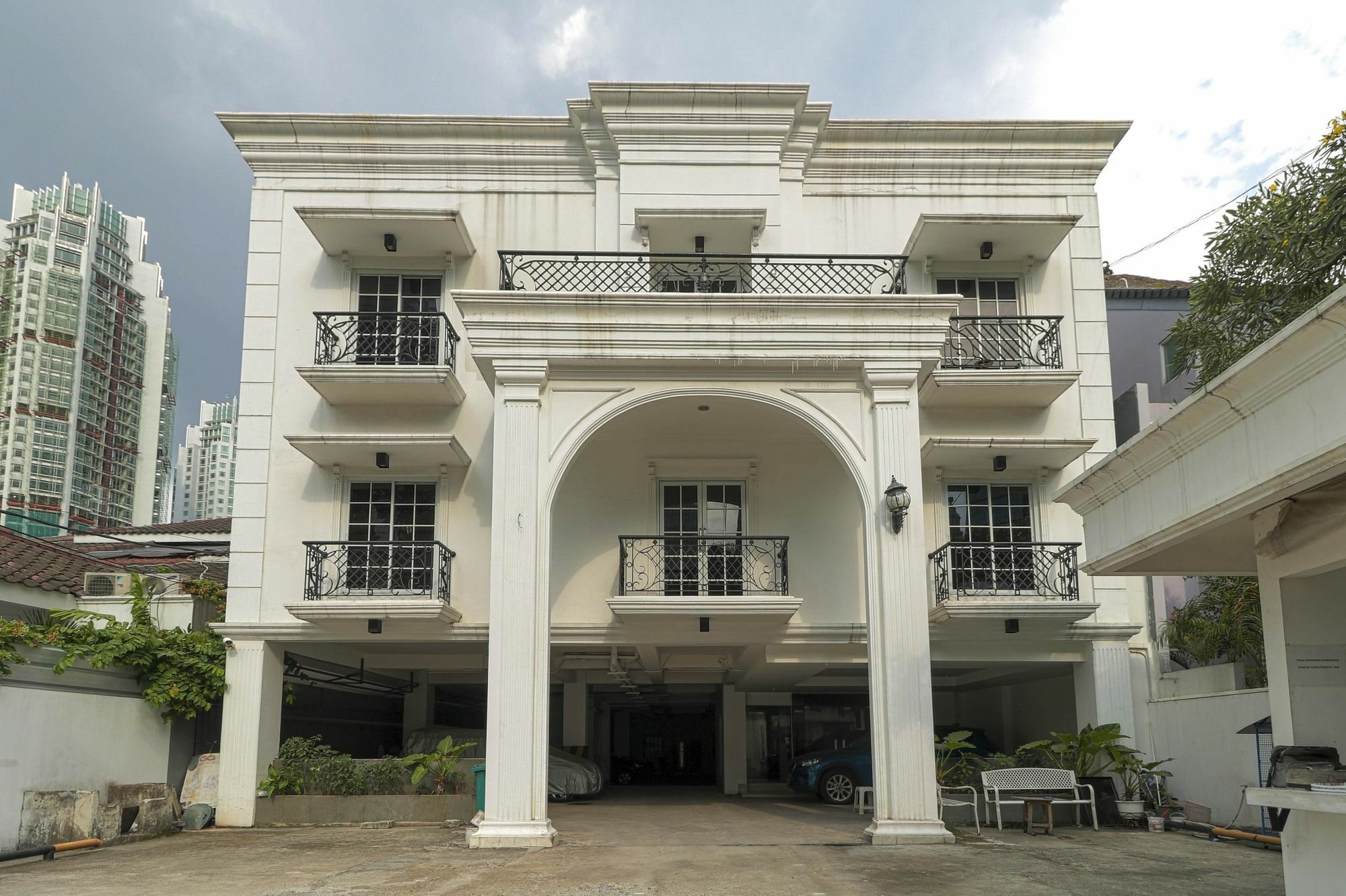 Reddoorz Plus @ Setiabudi Barat Jakarta Ngoại thất bức ảnh