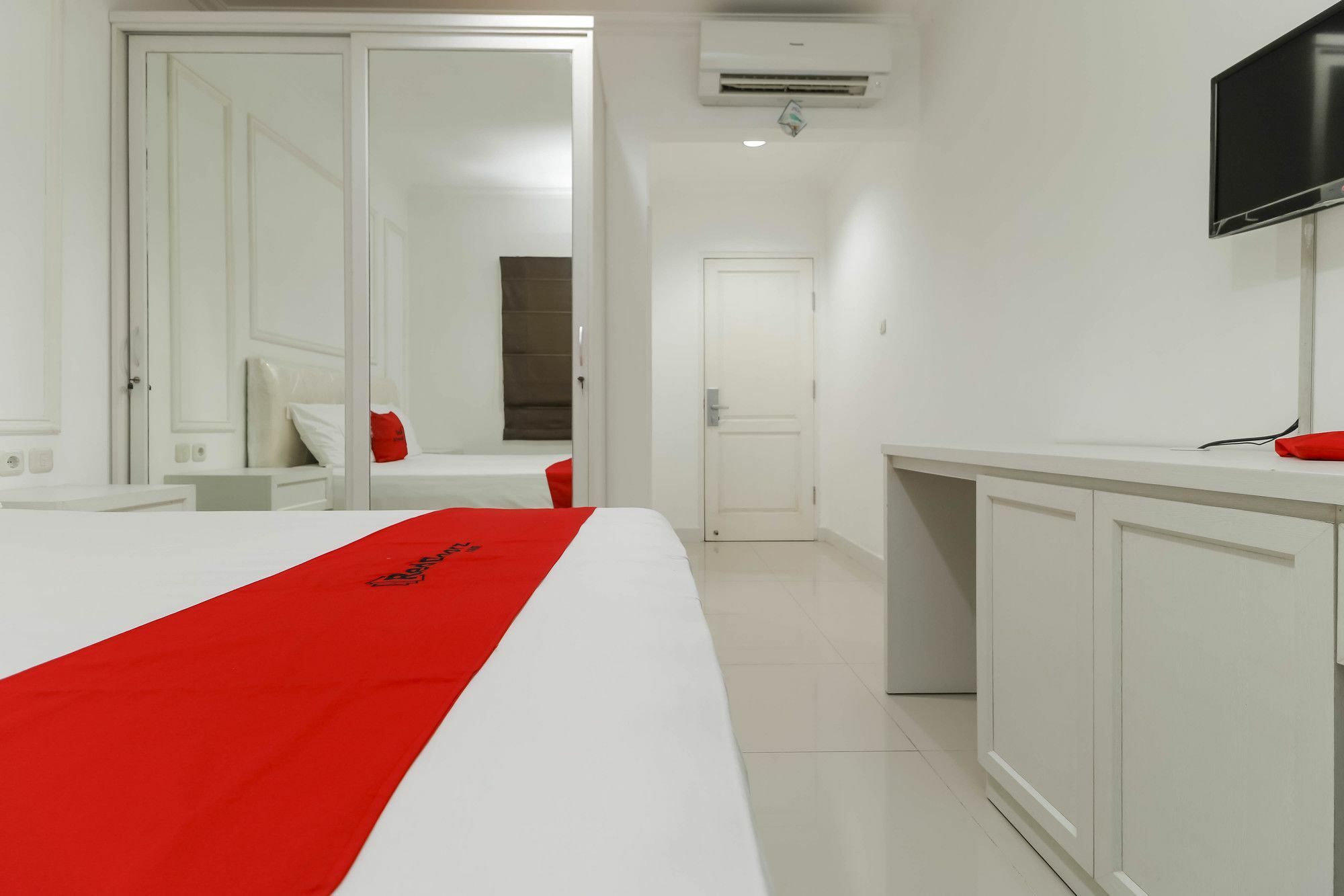 Reddoorz Plus @ Setiabudi Barat Jakarta Ngoại thất bức ảnh